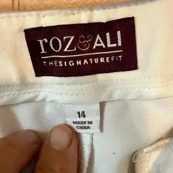 Roz & Ali Women's Sz 14 White Dress Pants Straight Leg, Faux Pockets - Picture 4 of 4